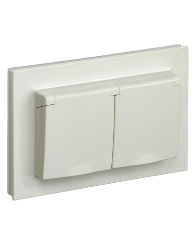 Розетка 2-местная с з/к РСбш12-3-44-БрКр бежевый BRITE (BR-R26-16-44-K10-F). Розетка с заземлением с защитными шторками и крышкой в сборе. IEK в Прокопьевске